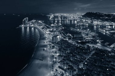 Barcelona sahil gece