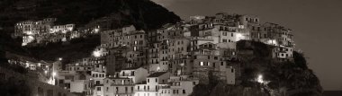 Cinque Terre gece panoramik Manarola binalarda
