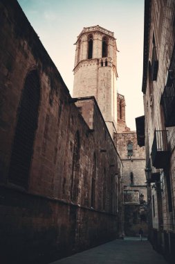 Barselona Gothic Mahallesi'nin çan kulesi eski binalarda