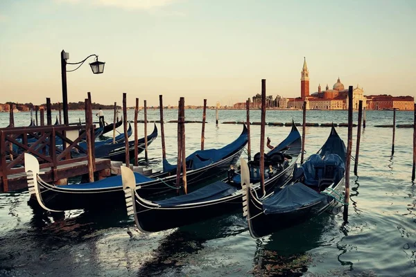 Gondole et San Giorgio Maggiore île — Photo