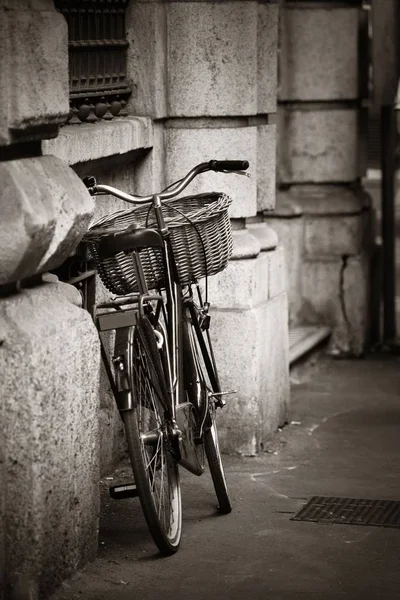 Vélo dans la rue Milan — Photo