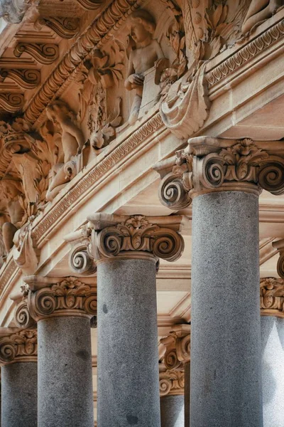 Madrid El Retiro Park anıtı — Stok fotoğraf