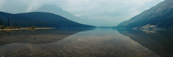Lago al atardecer — Foto de Stock