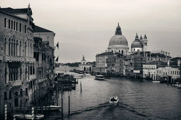 Gran Canal de Venecia amanecer y barco — Foto de Stock