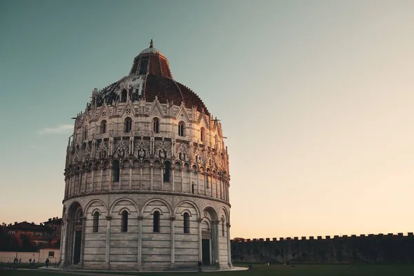 Pisa Piazza dei Miracoli zonsondergang — Stockfoto