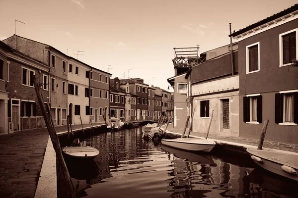 Burano kanál černá a bílá — Stock fotografie