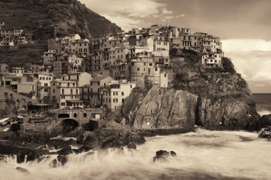 Siyah ve beyaz Manarola Cinque Terre içinde 