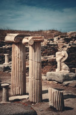 Ayağı Delos tarihi kalıntıları olarak