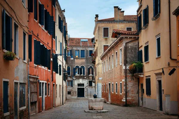 Patio de Venecia bien — Foto de Stock