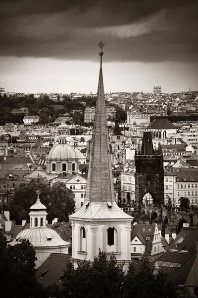 Vista de la azotea del horizonte de Praga — Foto de Stock