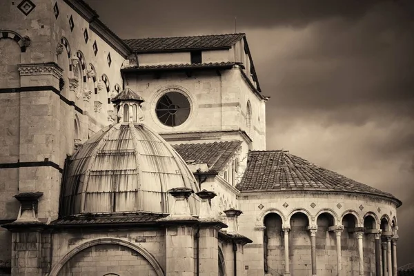 Katedralen San Martino i Lucca — Stockfoto