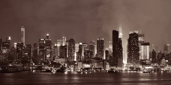 Manhattan Midtown Skyline por la noche — Foto de Stock