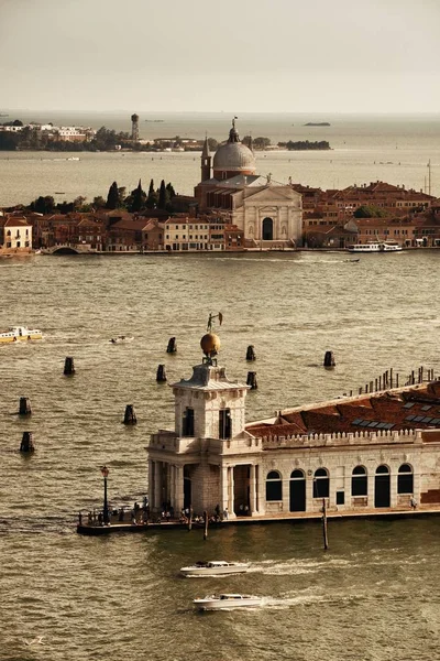 Venedik manzarası yukarıdan izlendi — Stok fotoğraf
