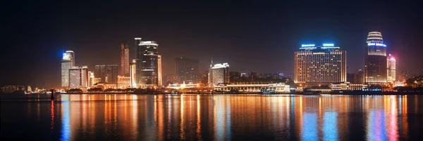 Xiamen Edifici urbani di notte — Foto Stock