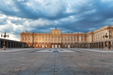 Madrid Kraliyet Sarayı