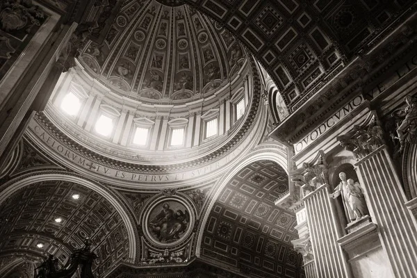サンピエトロ大聖堂内部 — ストック写真