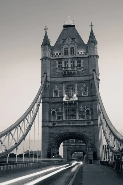 Tower Bridge ochtend verkeer — Stockfoto