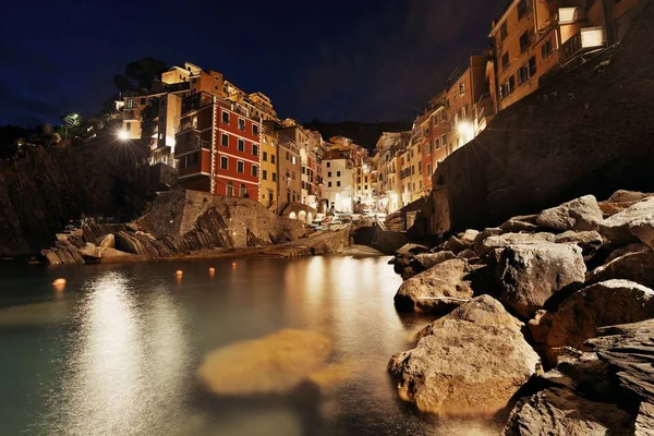 Riomaggiore waterfront night — Stock Photo, Image