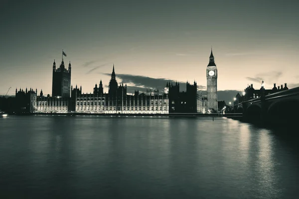 London in der Abenddämmerung — Stockfoto