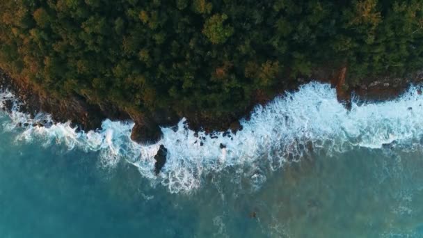 潮とセントトーマス岩の海岸の空中ビュー 旅行のコンセプト — ストック動画