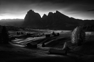 Kuzey İtalya 'da Dolomitler doğal pelerin