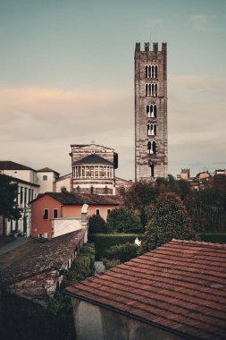 Lucca 'daki Basilica di San Frediano. İtalya' da tarihi binalar var..