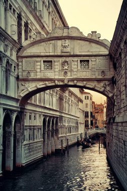 İç Çekmeler Köprüsü Venedik İtalya 'nın ünlü simgesi..