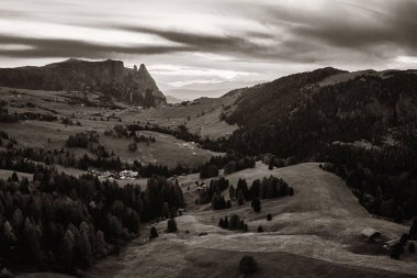 Kuzey İtalya 'da Dolomitler doğal pelerin