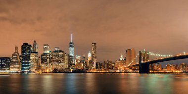 Manhattan Şehir Merkezi Şehir Manzarası ve Brooklyn Köprüsü