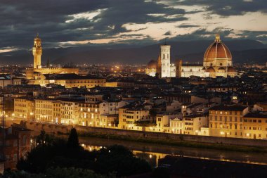 Floransa Katedrali, gece Piazzale Michelangelo 'dan gökyüzü manzaralı