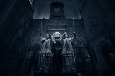 Kristof Kolomb 'un Gör veya Sevilla Katedrali' ndeki Aziz Mary Katedrali 'ndeki mezarı.