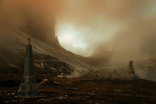 Naturlandschaft Der Dolomiten Nebel Mit Berggipfel Monument Norditalien — Stockfoto