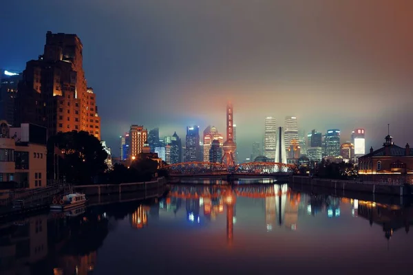 Shanghai City Night View Med Skyskrabere Vand Refleksioner Kina - Stock-foto
