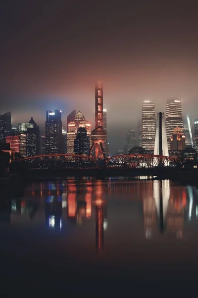 Shanghai City Night View Med Skyskrapor Och Vattenreflektioner Kina — Stockfoto