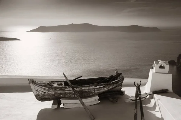 希腊圣托里尼的退休老船的休闲生活环境 — 图库照片