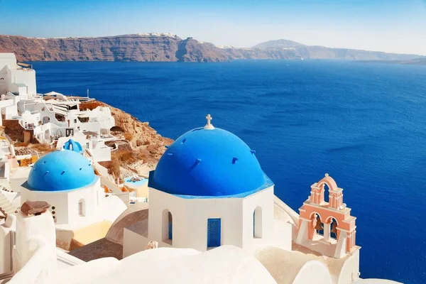 Santorini Skyline Con Cúpula Azul Iglesia Edificios Grecia —  Fotos de Stock
