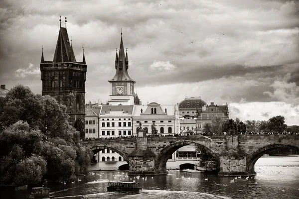 Prager Skyline Und Brücke Über Den Fluss Tschechien — Stockfoto
