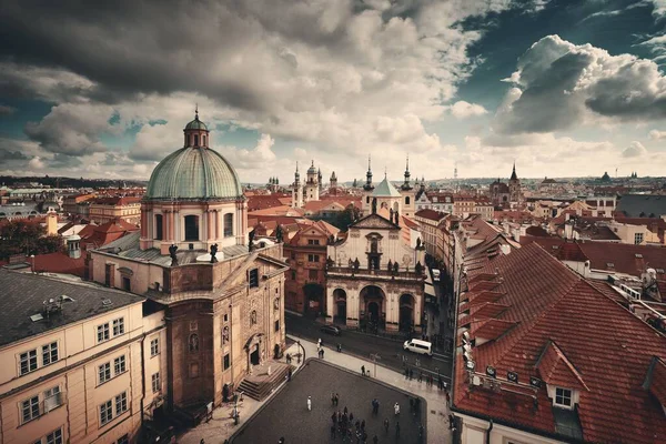 Вид Дах Праги Церквою Куполом Чехії — стокове фото