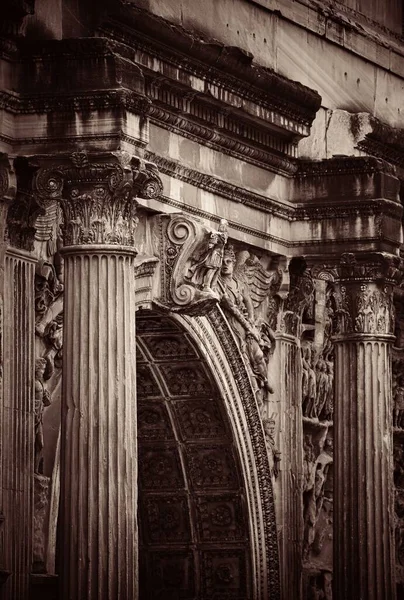 Archway Fórum Roma Com Ruínas Edifícios Históricos Itália — Fotografia de Stock