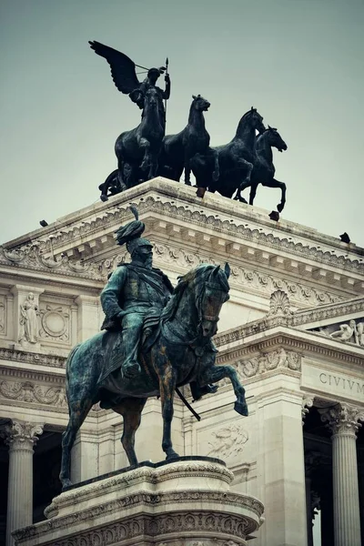 意大利罗马皮亚扎加利亚维克托 埃马纽埃尔二世或维多里亚诺国家纪念馆 附有雕塑 — 图库照片