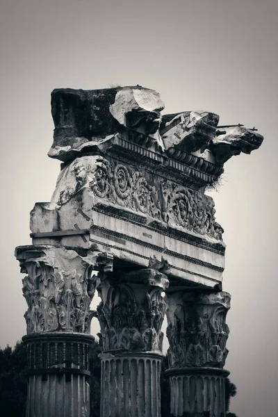 Στήλες Ρώμη Φόρουμ Ερείπια Των Ιστορικών Κτιρίων Ιταλία — Φωτογραφία Αρχείου