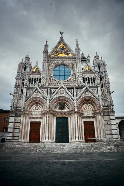 Catedral Siena Close Como Famoso Marco Cidade Medieval Dia Nublado — Fotografia de Stock