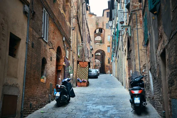 Siena Talya Eski Binalarla Sokak Manzarası — Stok fotoğraf