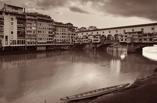 Ponte Vecchio Nad Řekou Arno Florencii Itálie Monochromatickém — Stock fotografie