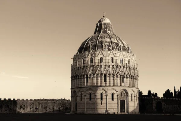 Pisa Piazza Dei Miracoli Kostelní Kopulí Itálii — Stock fotografie