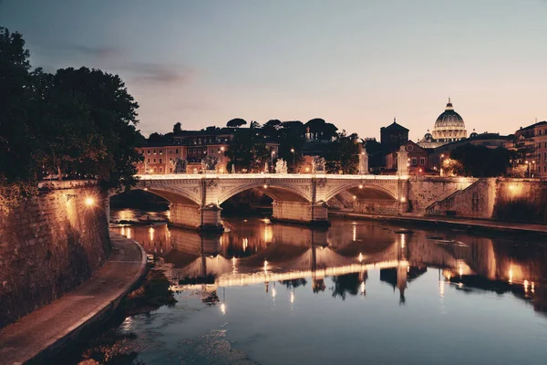 River Tiber Szent Péter Bazilika Vatikánban Alkonyatkor — Stock Fotó