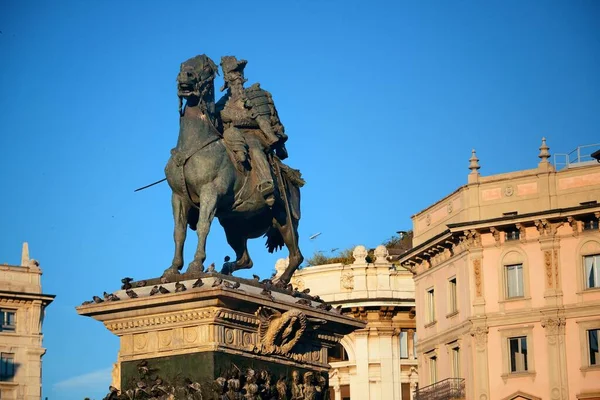 Victor Emmanuel Király Emlékműve Székesegyházi Téren Vagy Piazza Del Duomo — Stock Fotó