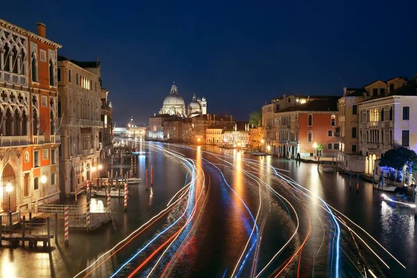 Forgalmas Velence Grand Canal Világos Pályák Éjszaka Olaszország — Stock Fotó
