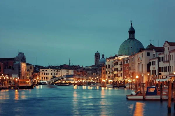 Geceleri Venedik Kanalı Manzarası San Simeone Piccolo Kilisesi Tarihi Binalar — Stok fotoğraf