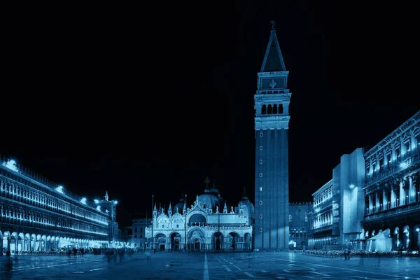 Zvonice Historické Budovy Noci Náměstí Piazza San Marco Benátkách Itálie — Stock fotografie